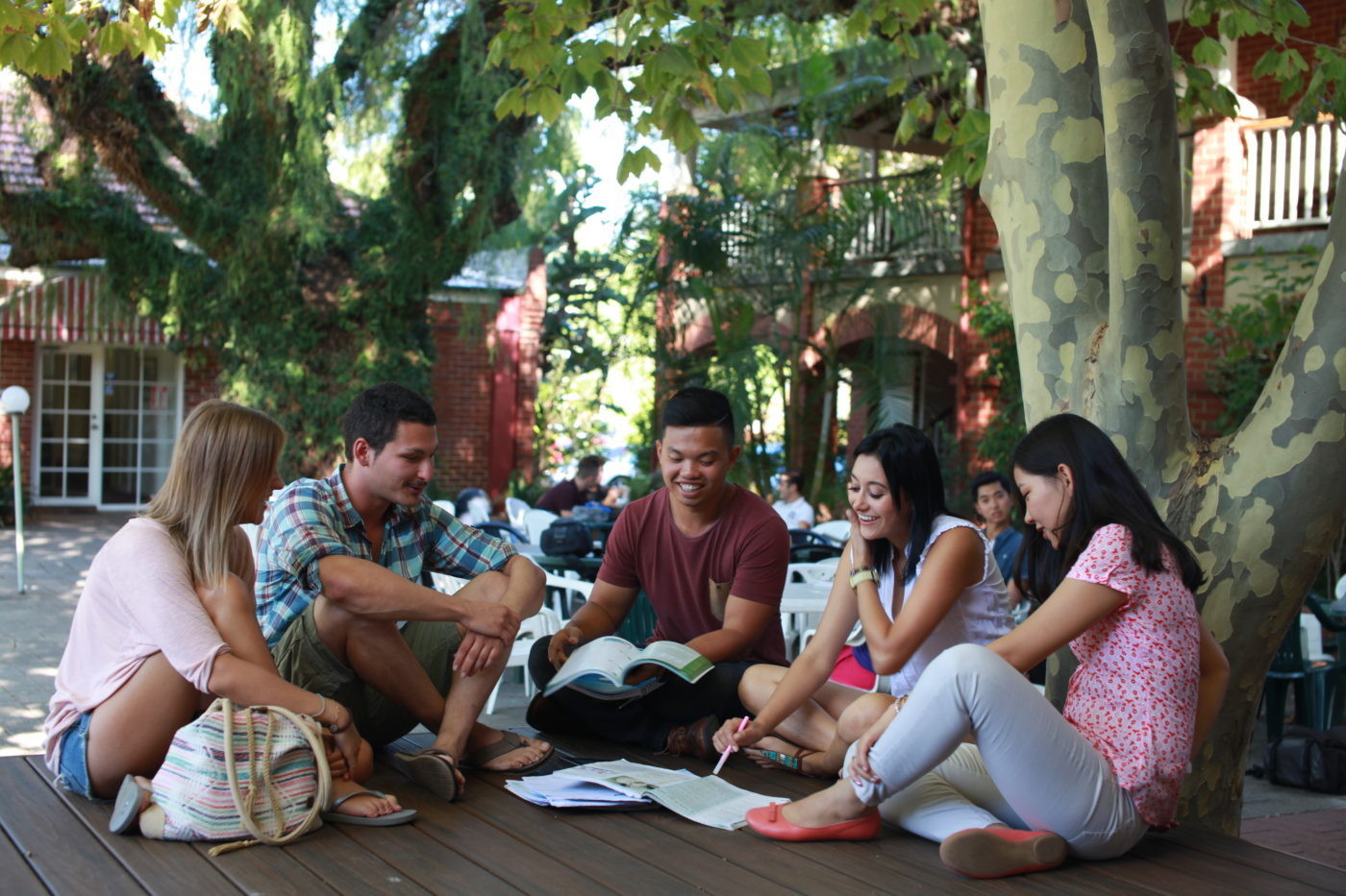 Campus-Students-on-Deck