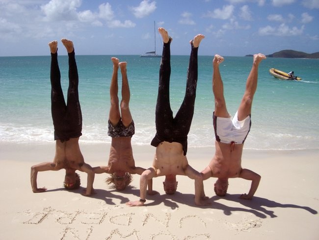 Students_at_the_beach