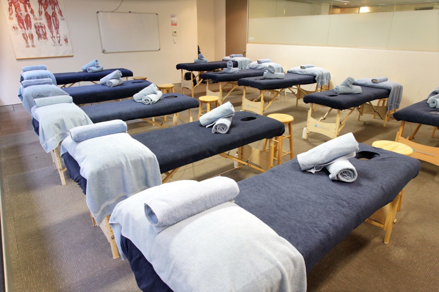 Massage-Room-Set-up-2-e1493535478325